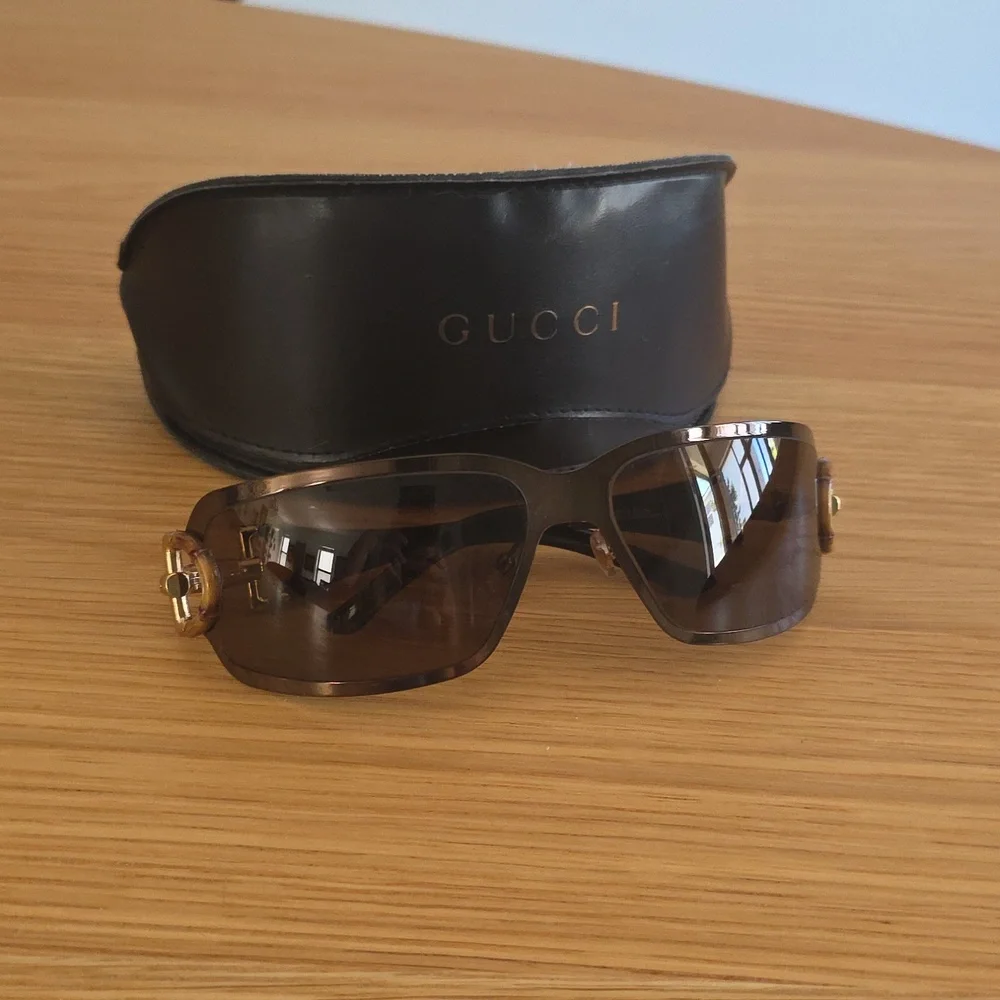 Gucci model GG 2801/S, featuring distinctive bamboo-effect detailing